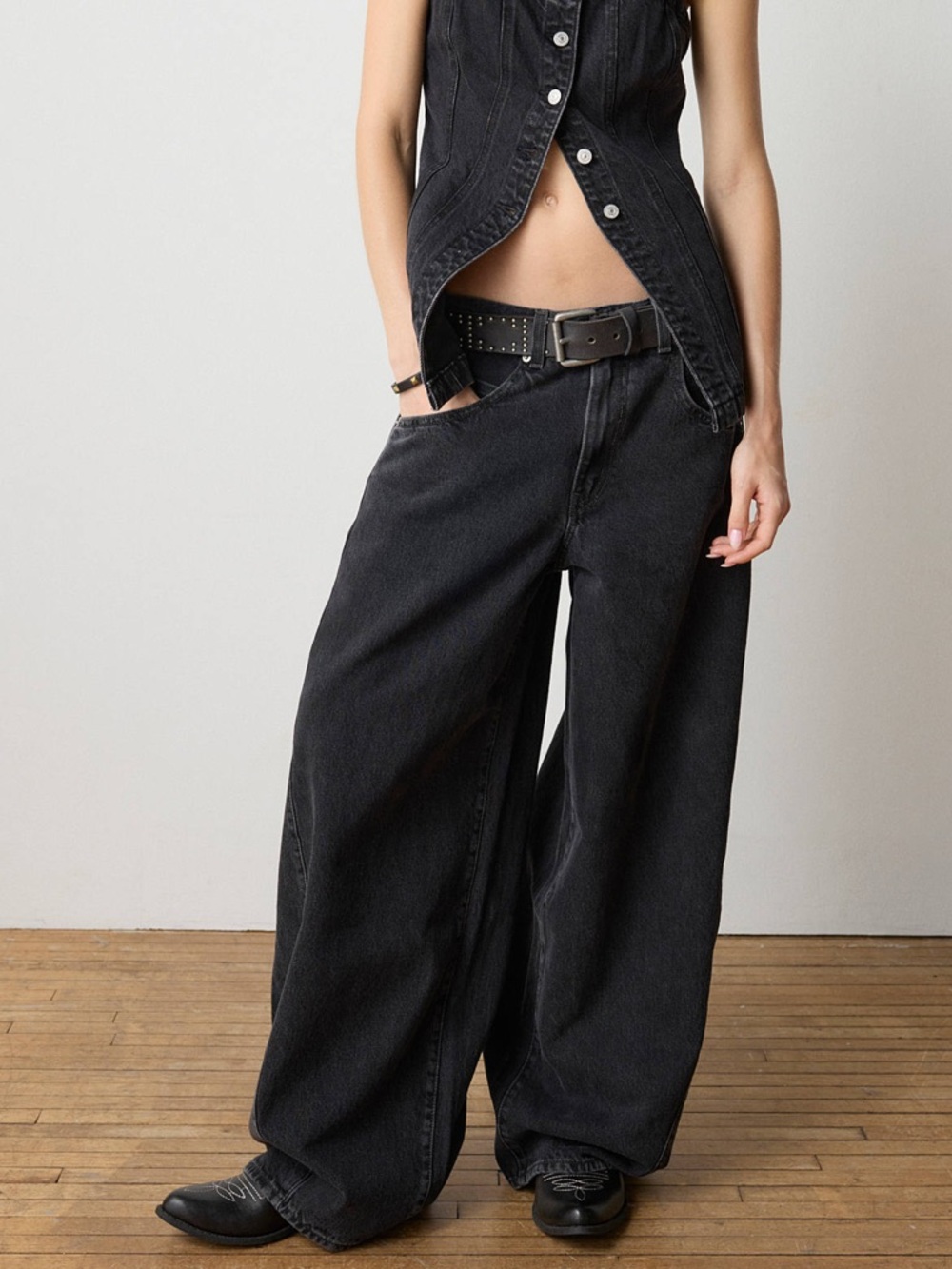 Levi’s Super Barrel Jean - Picture 2 of 7